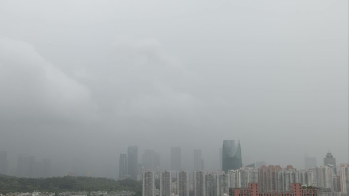 看云识天气：深圳中心区上空奇妙的云团