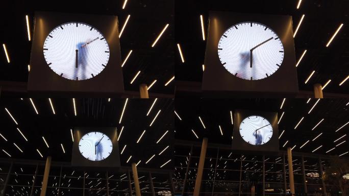 阿姆斯特丹机场的人工时钟网红表