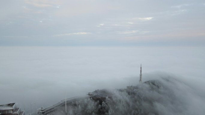 高山云海雾凇大雪日出信号塔唯美延时航拍