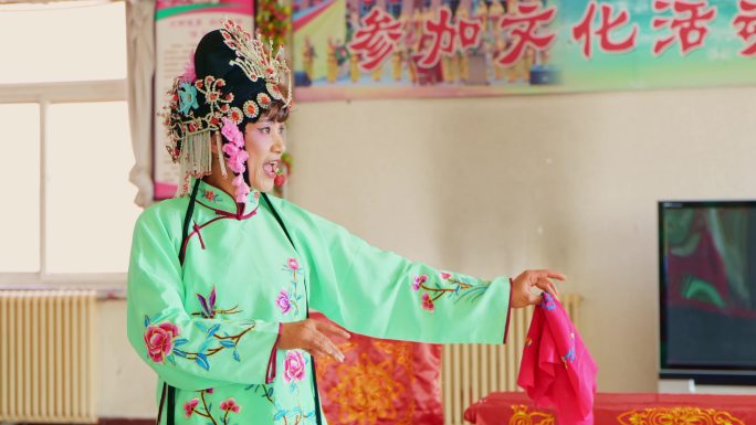 重阳节社区文化中心中老年戏曲爱好者