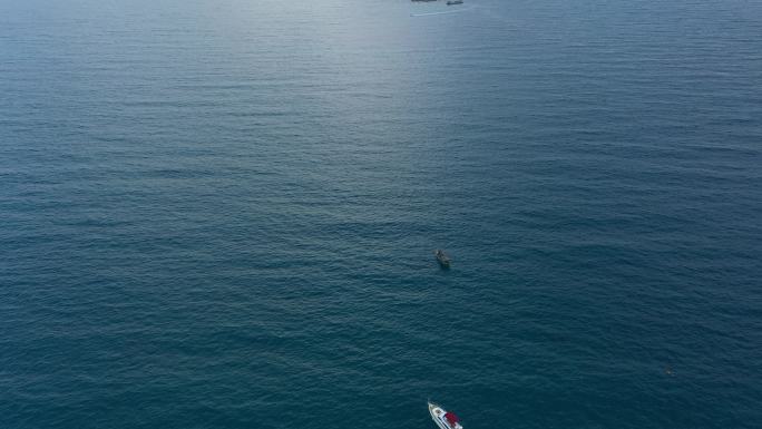 孤帆远影小船大海湖面航行