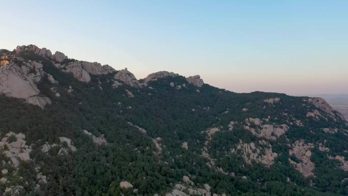 初秋航拍夕阳下的济宁邹城峄山风景区