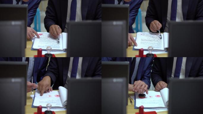 【原创】客户签订购买合同后盖章签名并握手