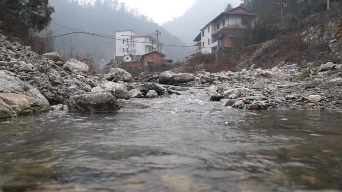 山间小溪涓涓流水多组