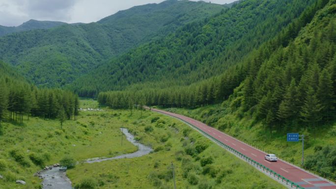 美丽公路绿水青山分水岭