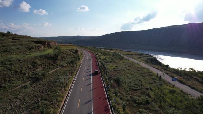 固定公路红车前行黄河山脉