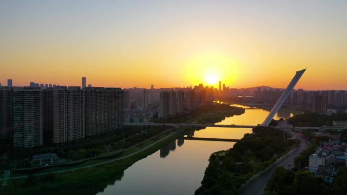 4K航拍黄昏下长沙洪山桥夕阳城市剪影