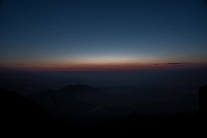 夜爬泰山云海日出