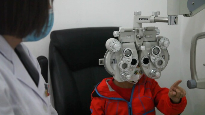 儿童视力筛查及矫正