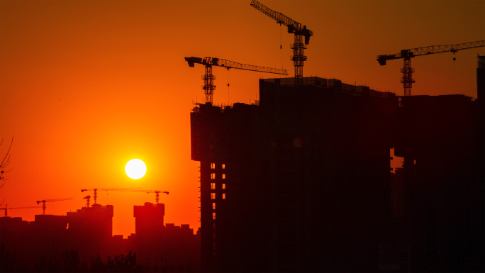 建筑工地日出日落塔吊日出剪影延时航拍夕阳