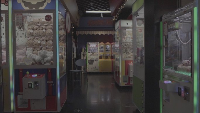 地下商场小卖店 各类型商铺 玩偶 街机