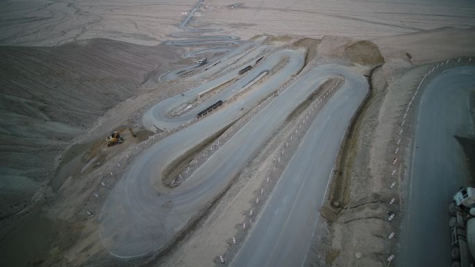 新疆帕米尔高原盘龙古道航拍一镜到底