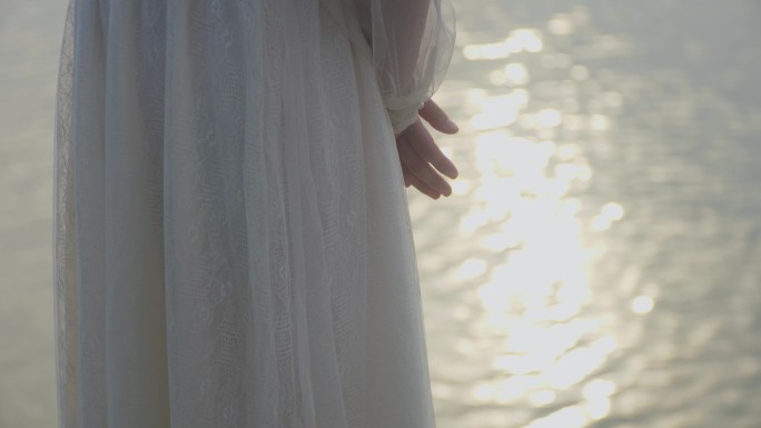 白纱裙与江水