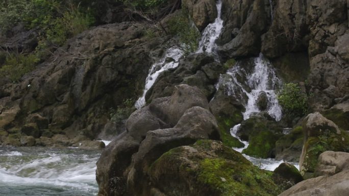 瀑布水源山泉水矿泉