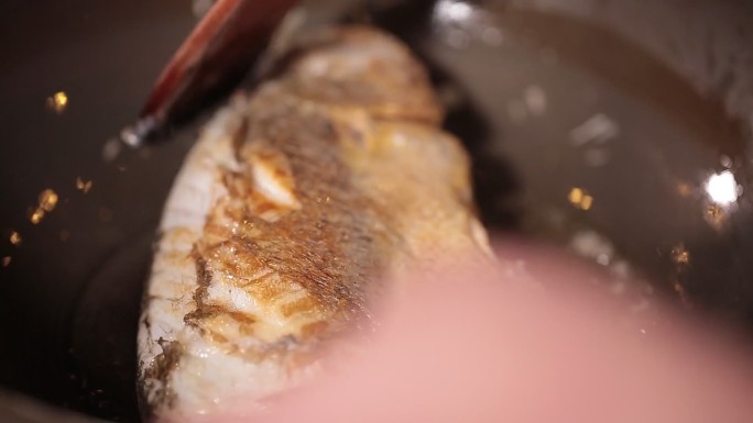油锅煎黄花鱼 (3)