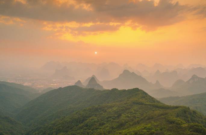 桂林尧山景区市区航拍延时风光风景日出大气