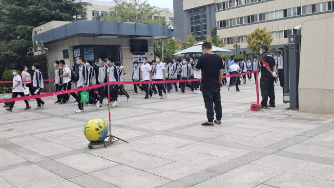 初中生高中生放学