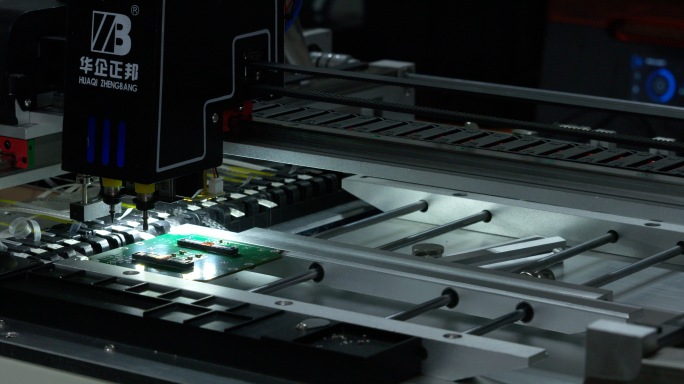 科研大学实验室大学生3D打印芯片电路板