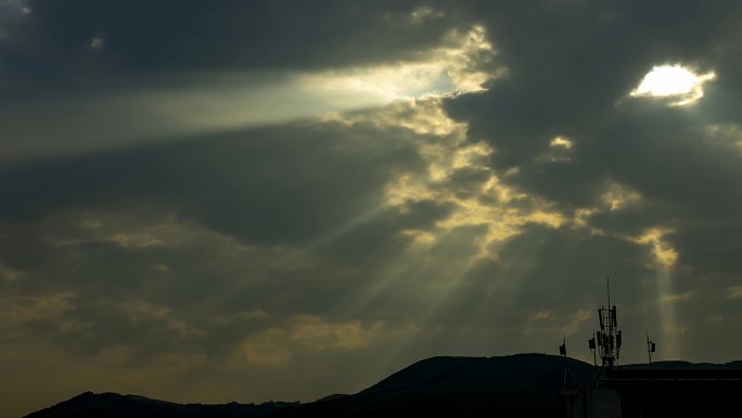 太阳阳光光芒万丈天空云景视频