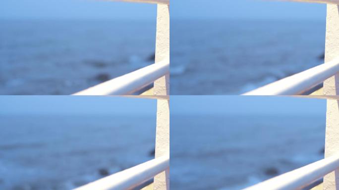 4K-白色栏杆蓝色大海
