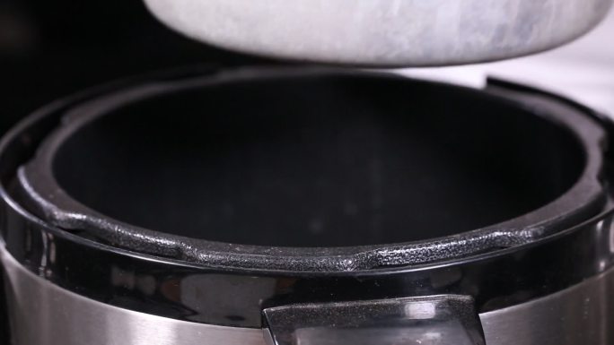 高压锅制作枣糕 (3)