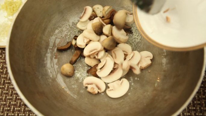 烧四鲜爆炒各种蘑菇 (3)