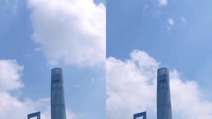 蓝天白云下的世界第二高楼—上海中心