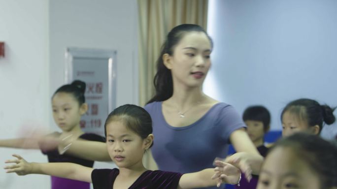 舞蹈老师教学