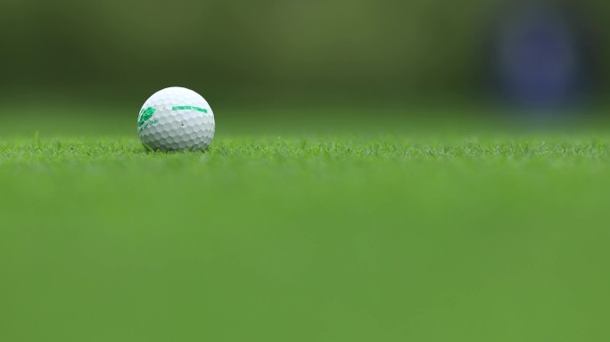 高尔夫球，草地，特写空镜头转场