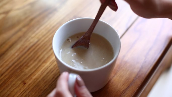 早餐勺子搅拌咖啡饮品