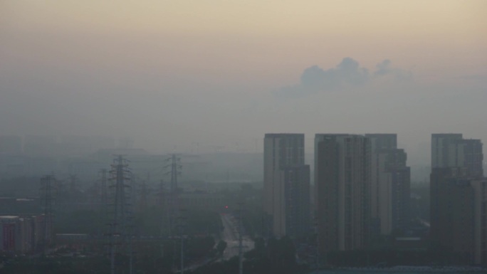北方城市雾霾雾中城市云雾城市污染空气污染