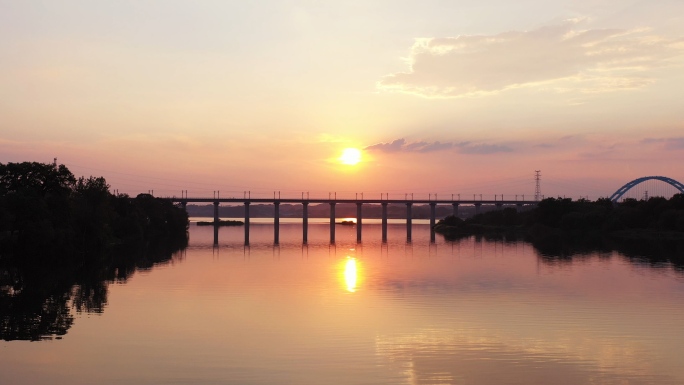 夕阳西下的吉水赣江铁路大桥