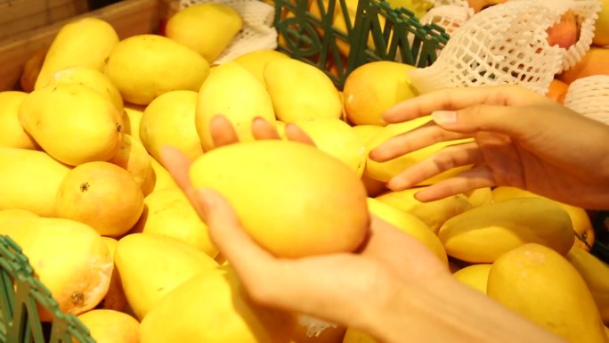 超市购买芒果 (1)