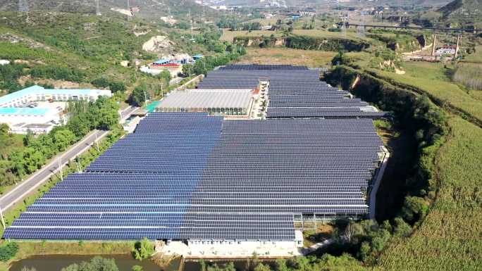 航拍清洁能源太阳能发电场