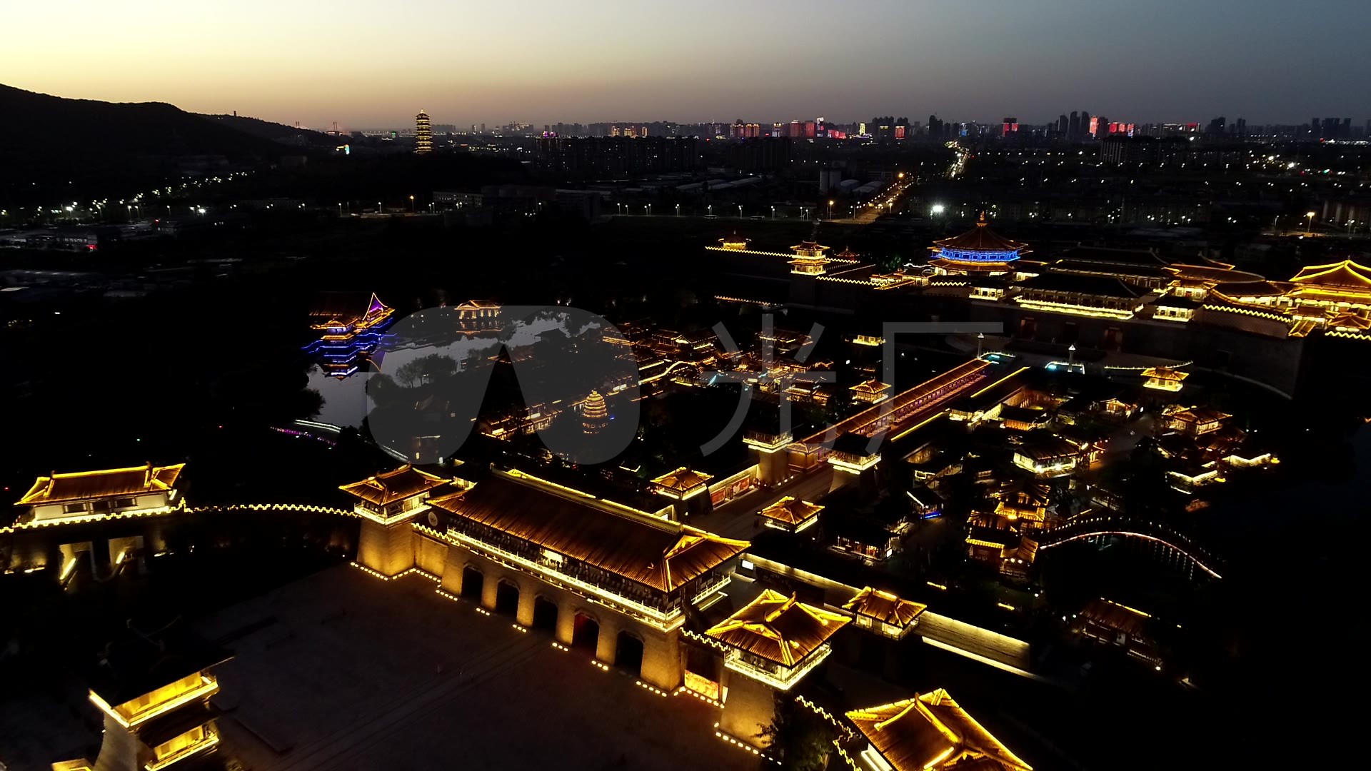 航拍国庆节日的襄阳唐城景区夜景
