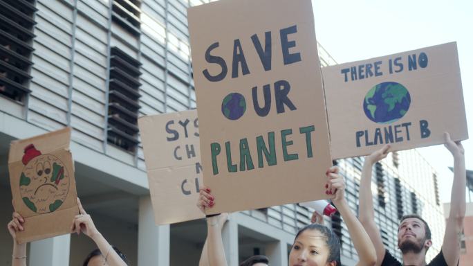 一群人参加抗议全球变暖的慢镜头视频