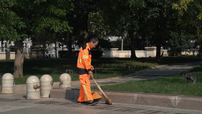 【原创】城市环卫工人扫地