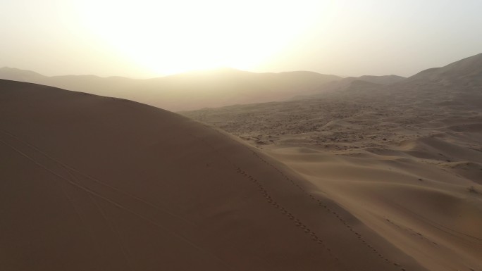 巴丹吉林沙漠日出航拍