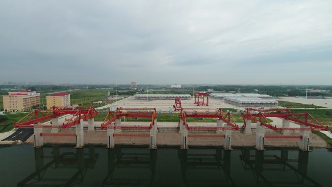 漯河港设施沙澧河河流航拍全景正面推近