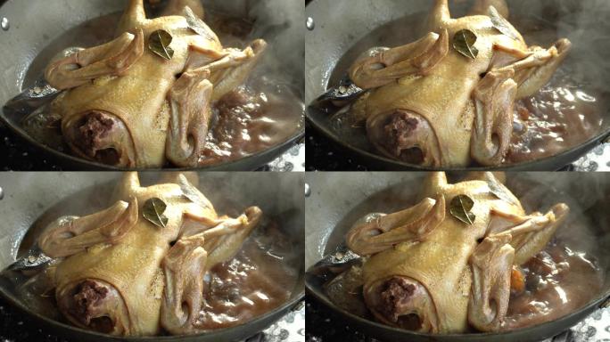 中式厨房里一位厨师在烹煮卤鸭子