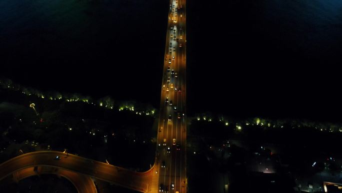 湖南长沙橘子洲大桥夜景交通拥堵的交通航拍