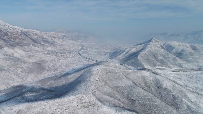 太行山大峡谷雪景航拍公路雪山