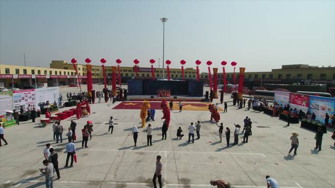 辣椒市场丰收节航拍舞狮演奏