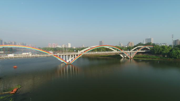 沙澧河彩虹桥来往车辆河流航拍