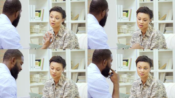医生与一名女性退伍军人讨论问题