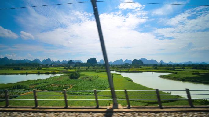 旅途中火车窗外的沿途风景