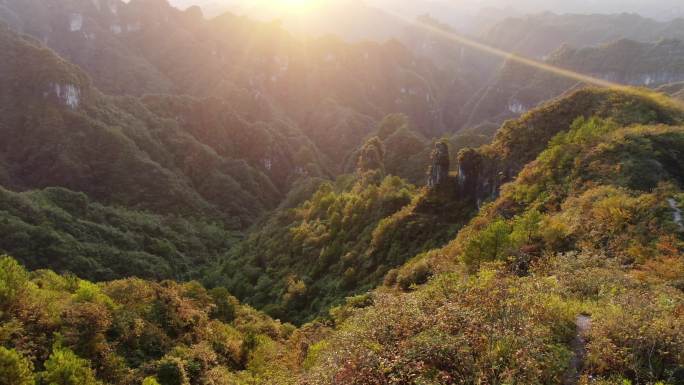 4K 航拍夕阳下的大山山脉风光