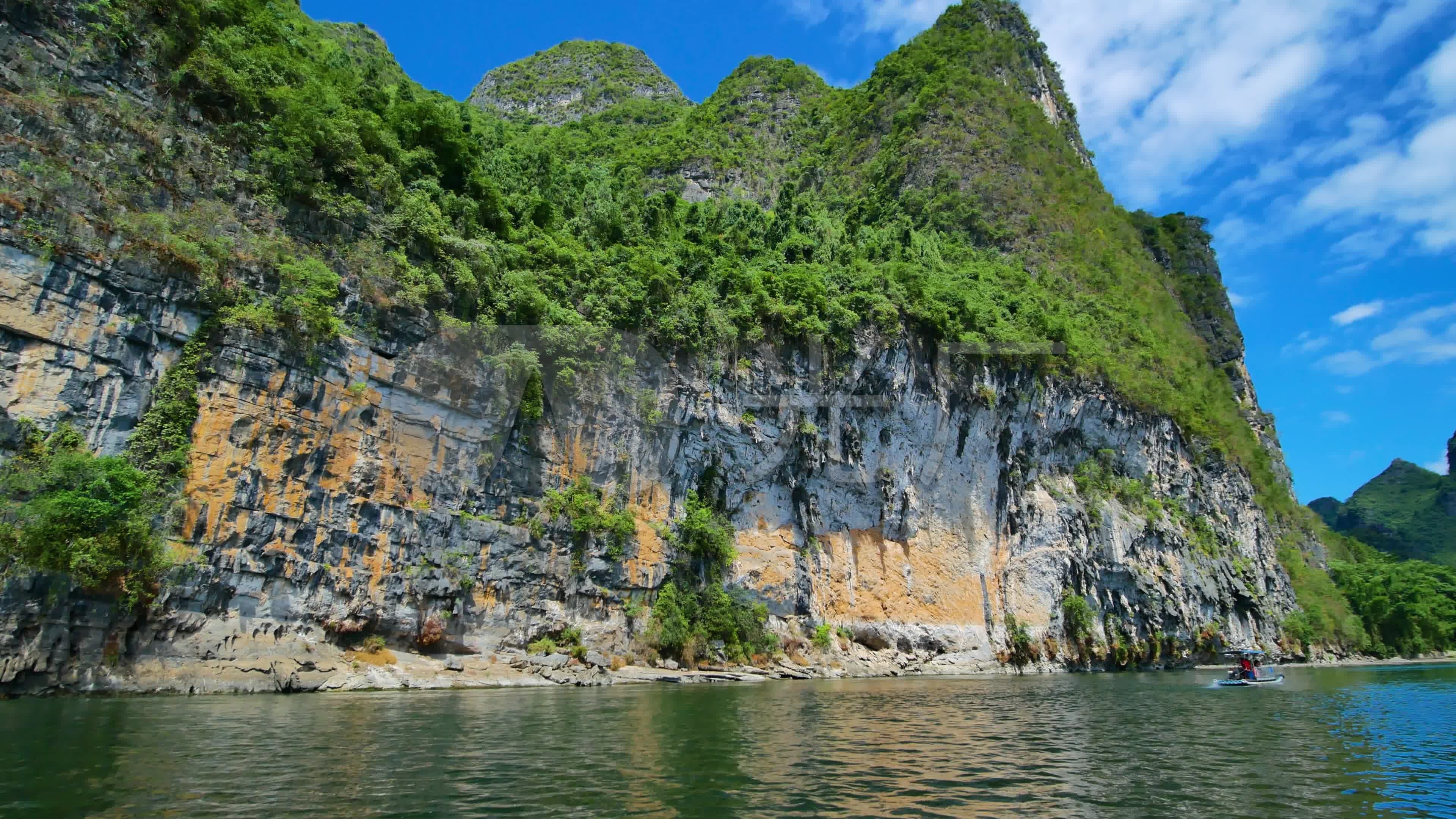 廣西桂林陽朔興坪楊堤坐竹笩遊灕江山水風光_3840x2160_高清視頻素材