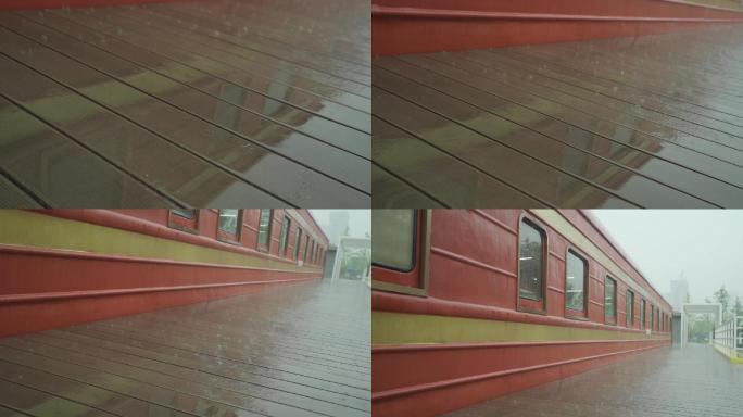 下雨天火车外倾盆大雨