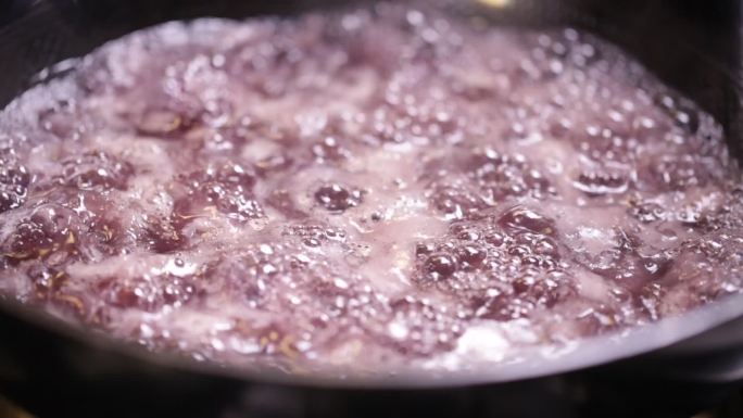 炖煮紫薯银耳羹 (3)